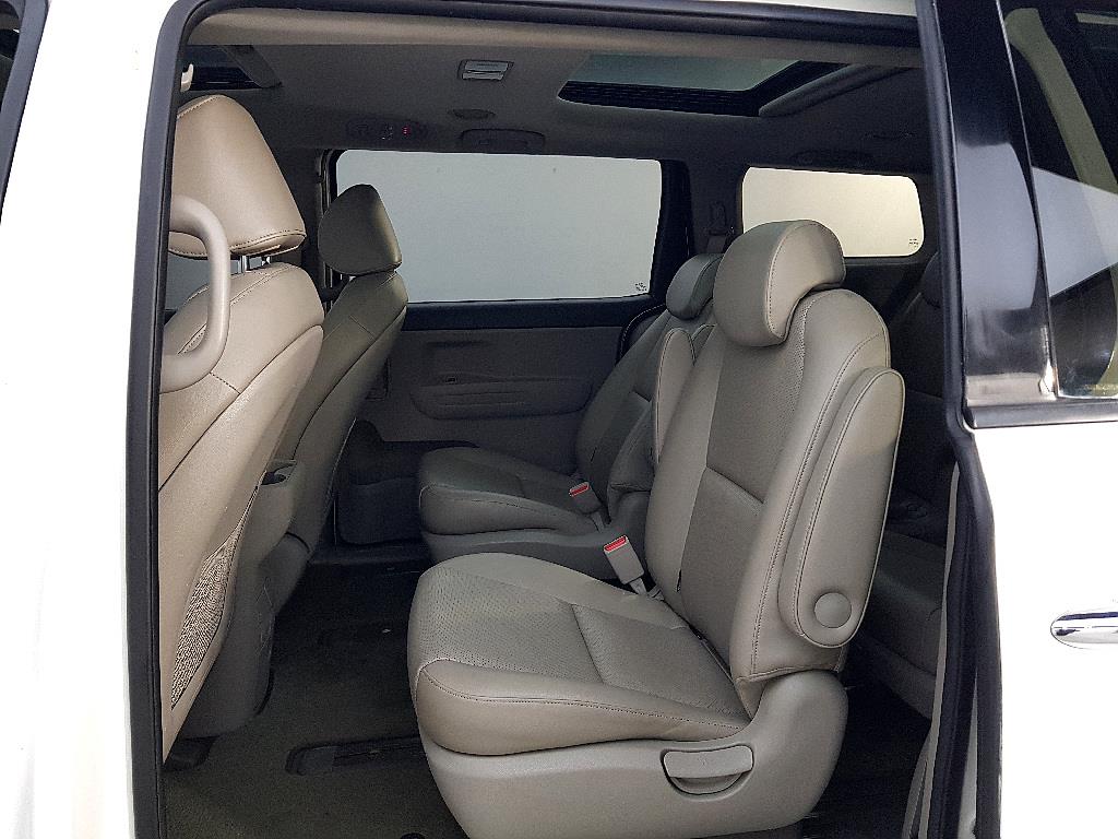 KIA Carnival - Vista 9