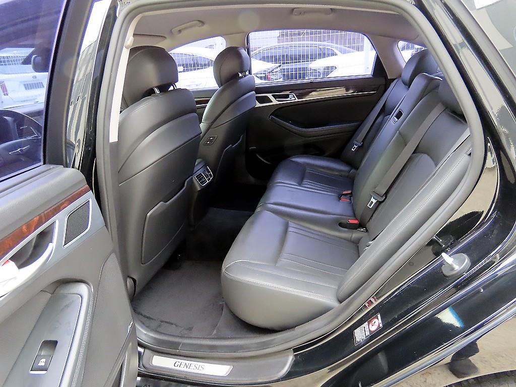 HYUNDAI Genesis - Vista 6