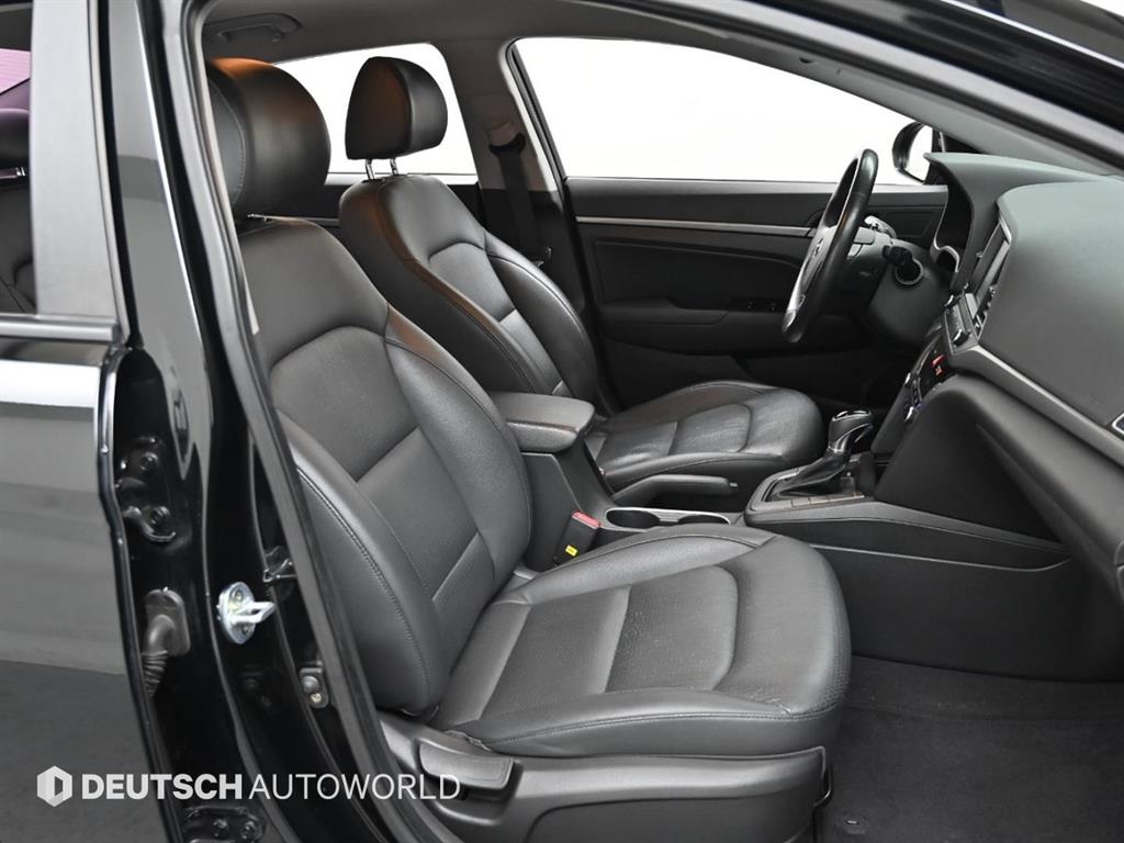 HYUNDAI Avante - Vista 10