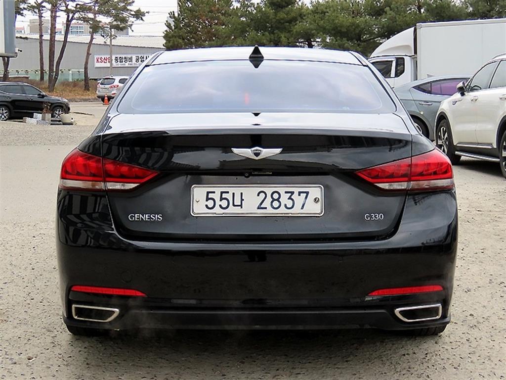 HYUNDAI Genesis - Vista 4