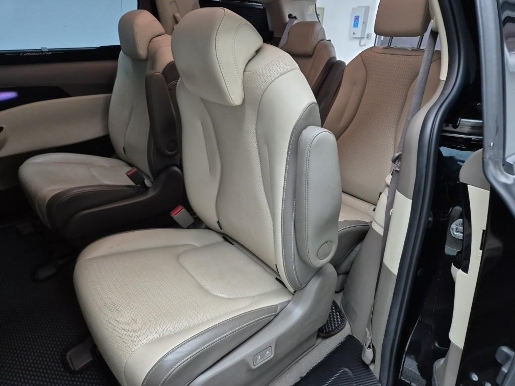 KIA Carnival - Vista 11