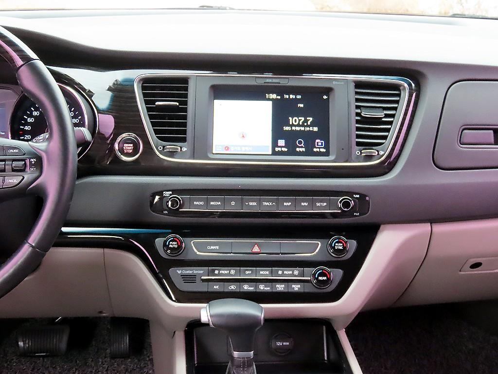 KIA Carnival - Vista 11