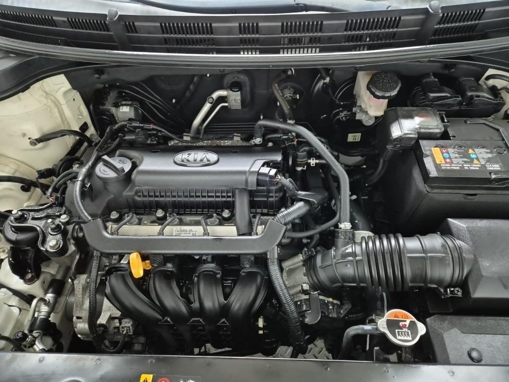 KIA Stonic 2018 Blanco - Importación desde Corea - HF Imports Iquique - Foto 19