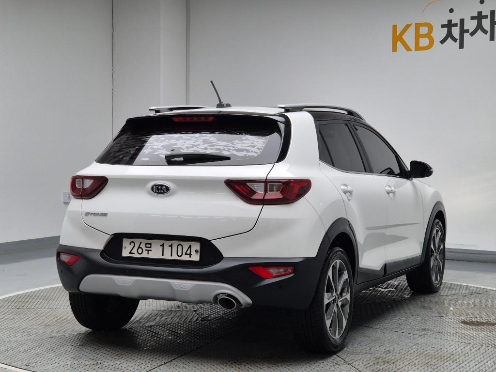 KIA Stonic - Vista 4