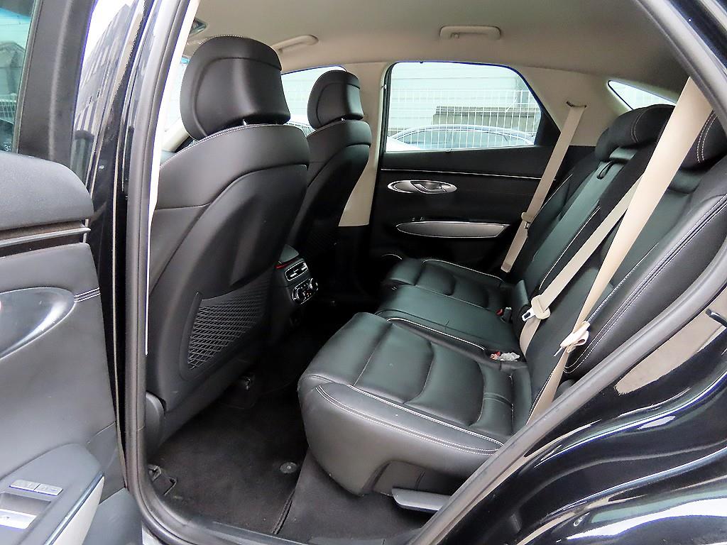 Genesis GV70 - Vista 6