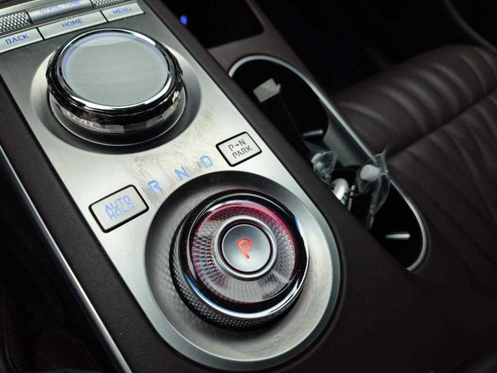 Genesis GV70 - Vista 8