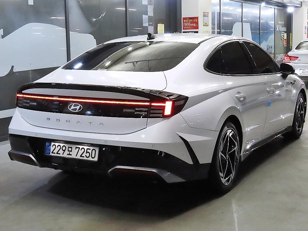 HYUNDAI Sonata - Vista 4