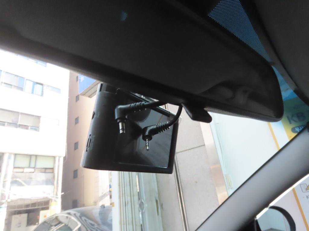 HYUNDAI Avante - Vista 10