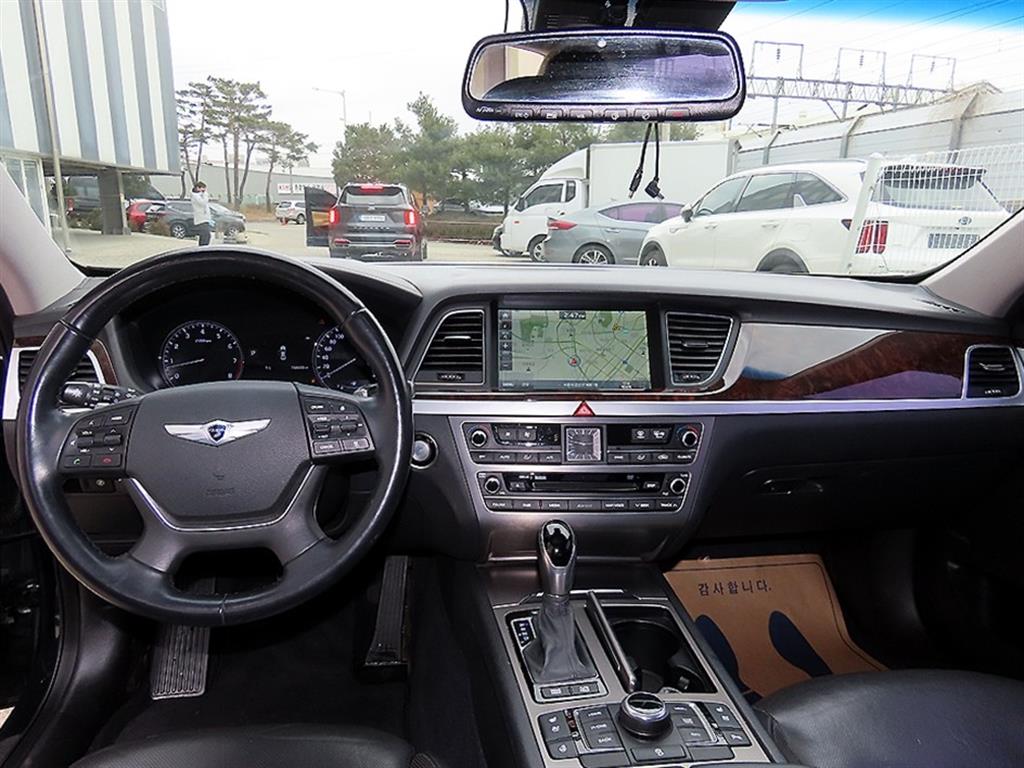 HYUNDAI Genesis - Vista 7