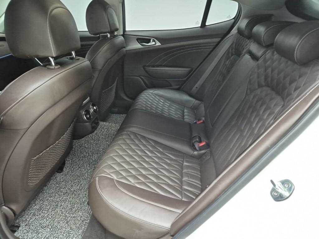 KIA Stinger - Vista 12