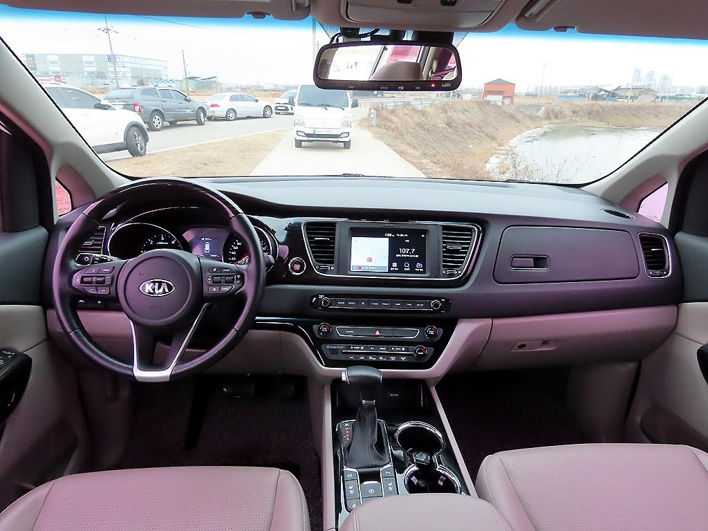 KIA Carnival - Vista 10