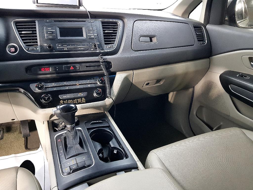 KIA Carnival - Vista 10