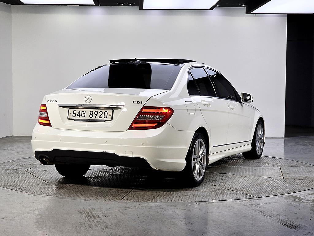 Mercedes Benz C Class - Vista 4