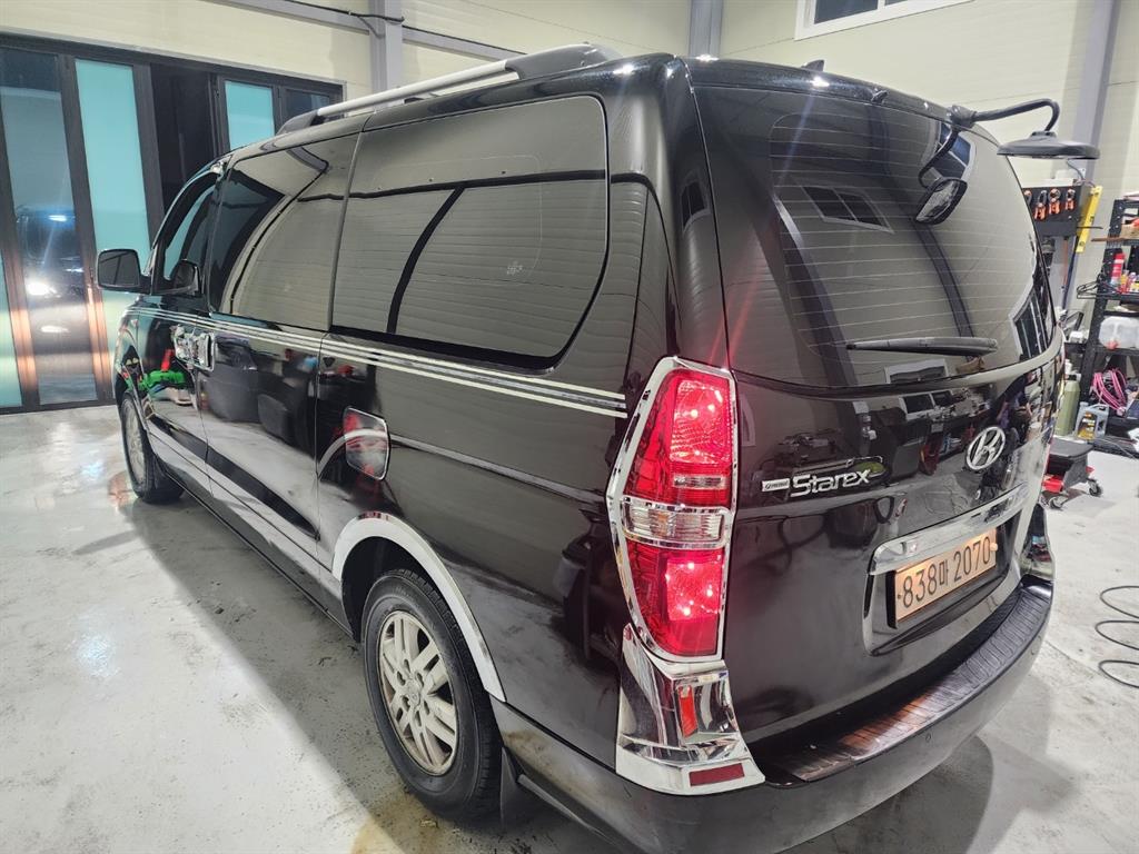 HYUNDAI Starex - Vista 4
