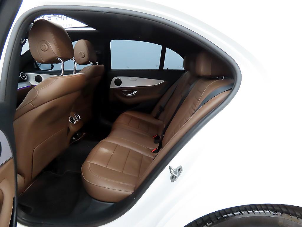 Mercedes Benz E class - Vista 6