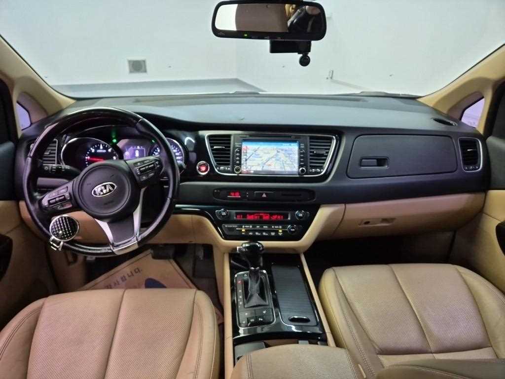 KIA Carnival - Vista 7