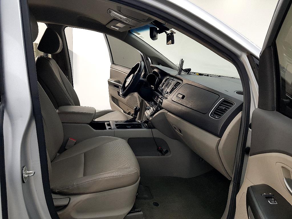 KIA Carnival 2015 Plateado - Importación desde Corea - HF Imports Iquique - Foto 14