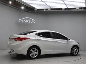 HYUNDAI Avante - Vista 8