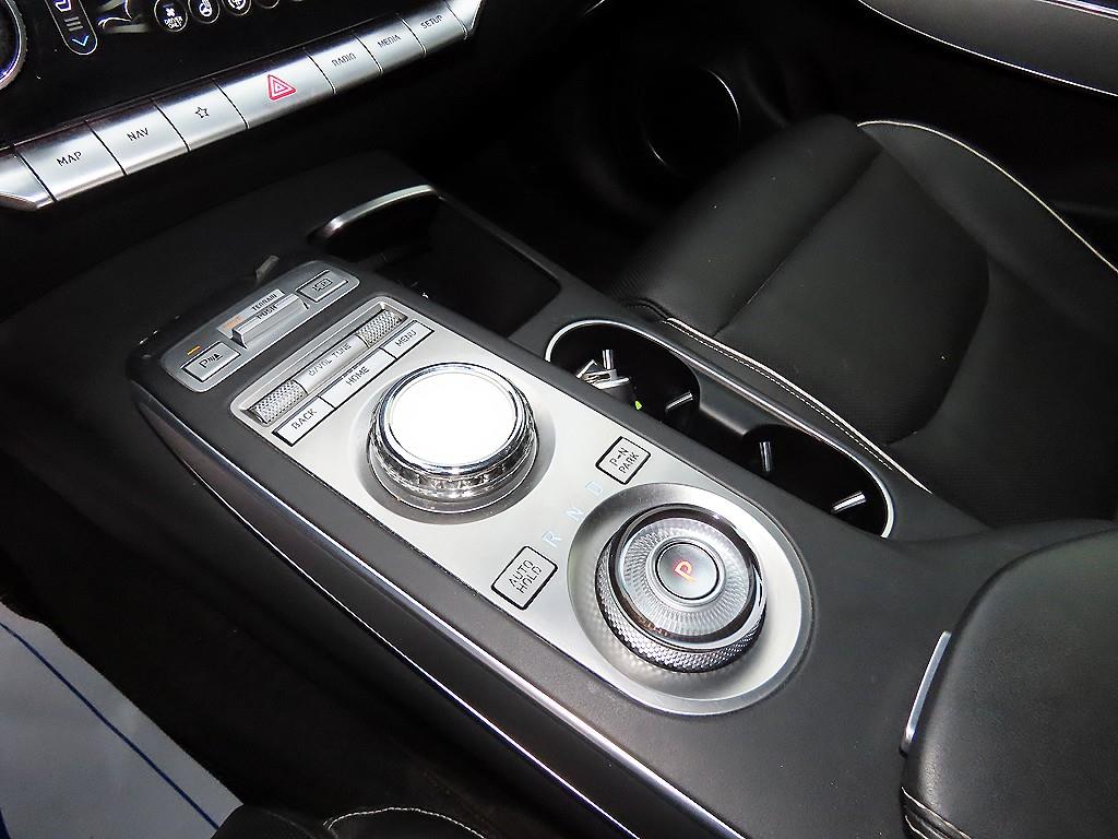 Genesis GV70 - Vista 11