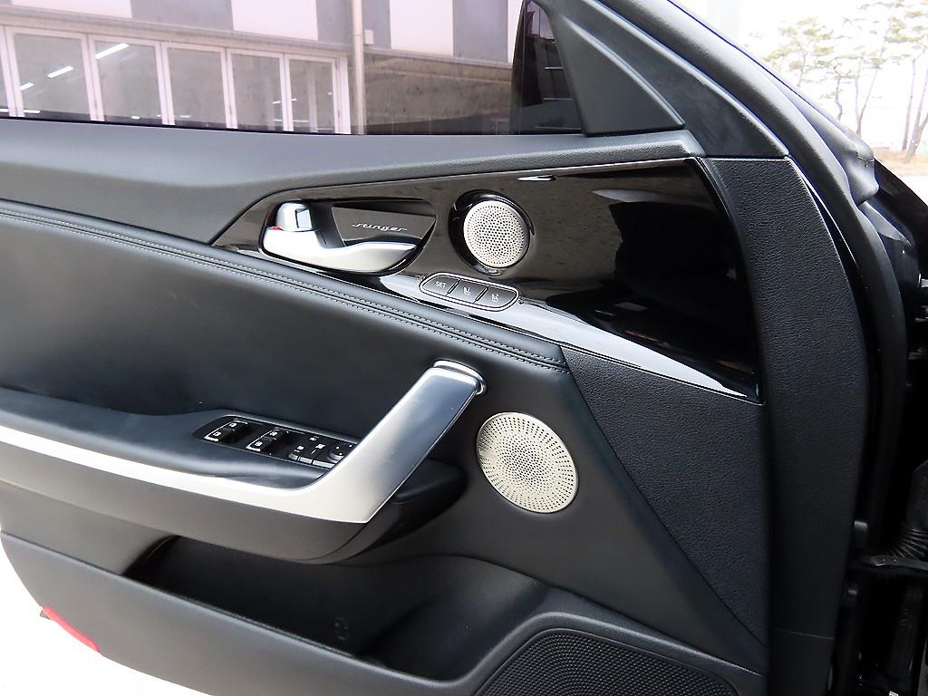 KIA Stinger - Vista 12