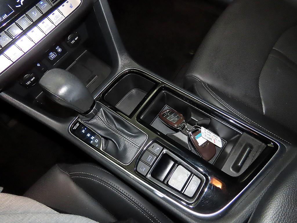 HYUNDAI Sonata - Vista 12