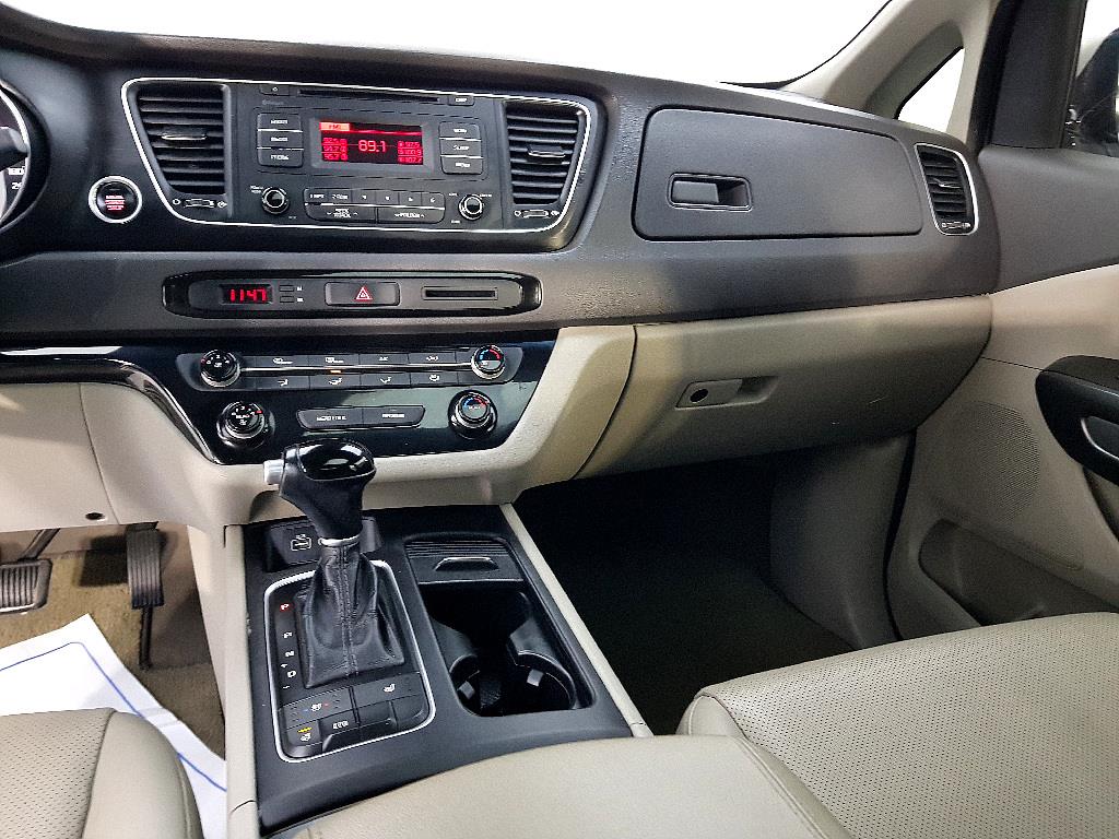 KIA Carnival - Vista 10