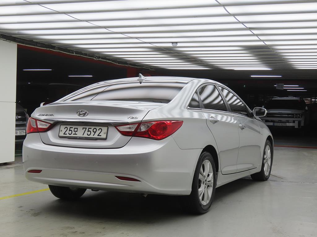 HYUNDAI Sonata - Vista 4