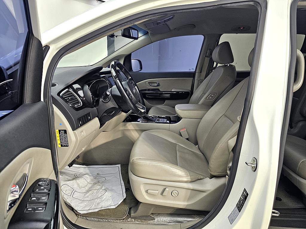 KIA Carnival - Vista 8