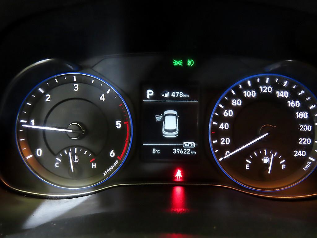 HYUNDAI Kona - Vista 8