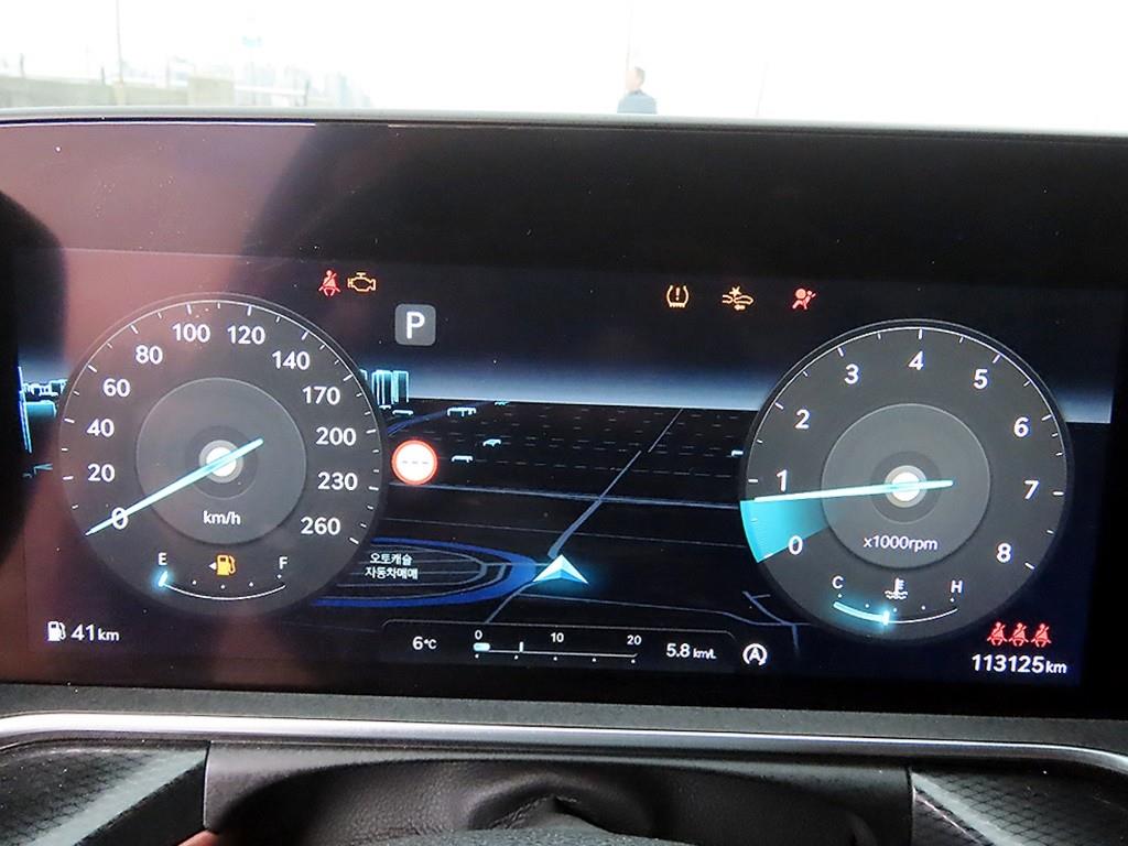 Genesis G90 - Vista 8