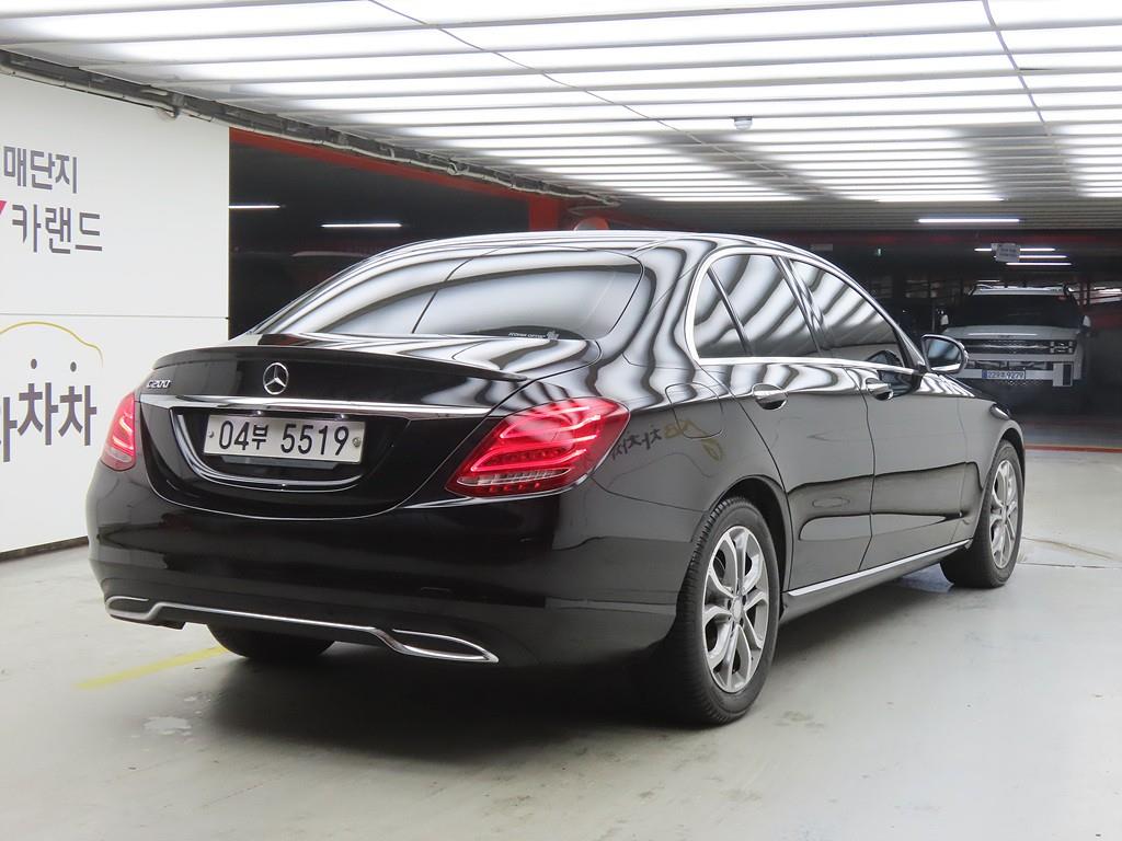 Mercedes Benz C Class - Vista 4