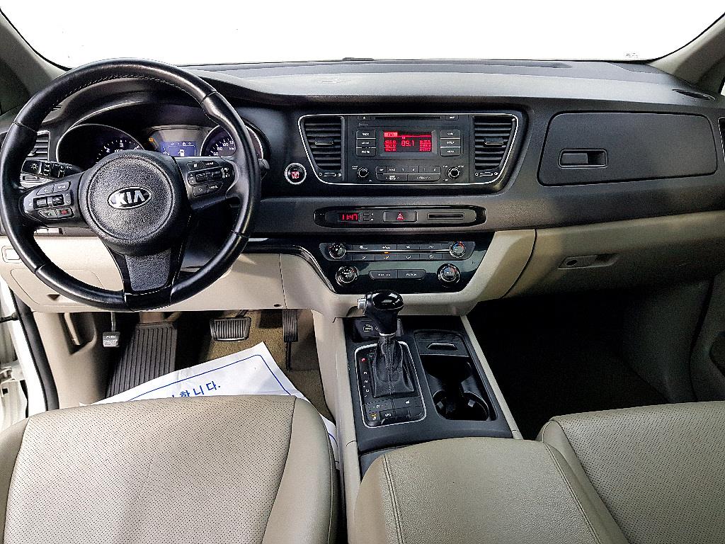 KIA Carnival - Vista 5