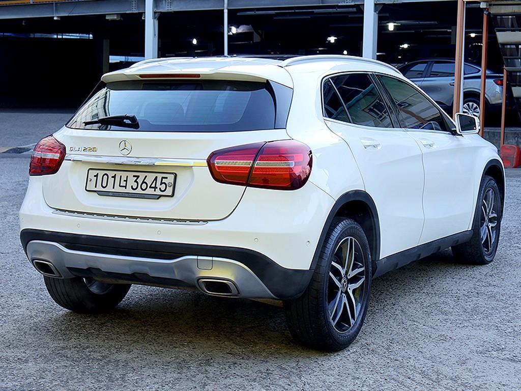 Mercedes Benz GLA Class - Vista 7