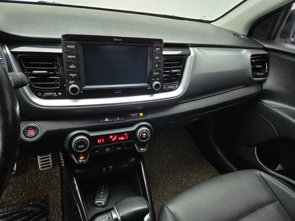 KIA Stonic 2018 Blanco - Importación desde Corea - HF Imports Iquique - Foto 13