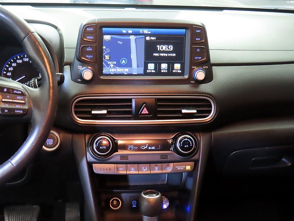 HYUNDAI Kona - Vista 10