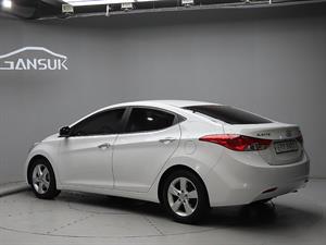 HYUNDAI Avante - Vista 6