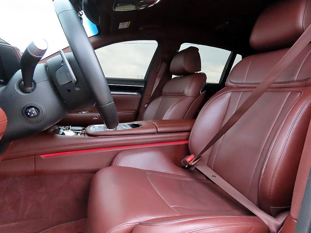 Genesis G90 - Vista 5