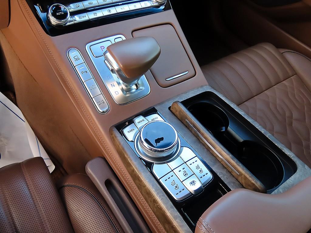 Genesis G90 - Vista 11