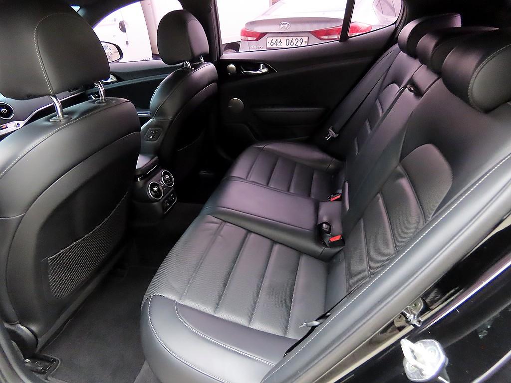 KIA Stinger - Vista 6