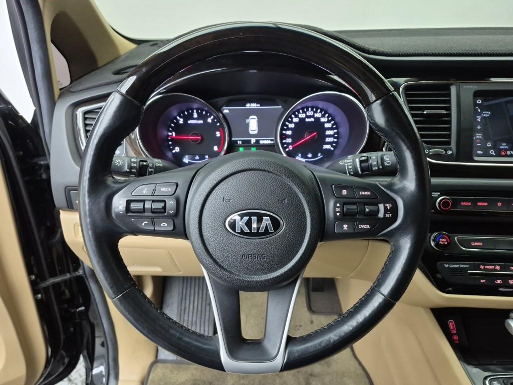 KIA Carnival - Vista 9