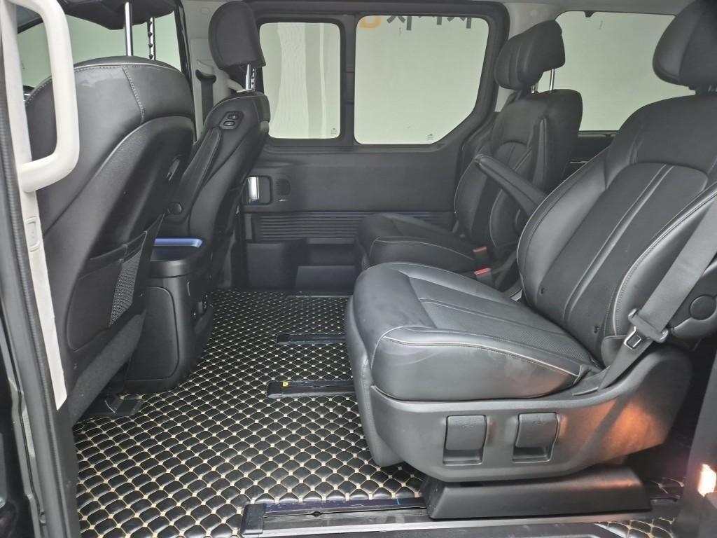 HYUNDAI Staria - Vista 12