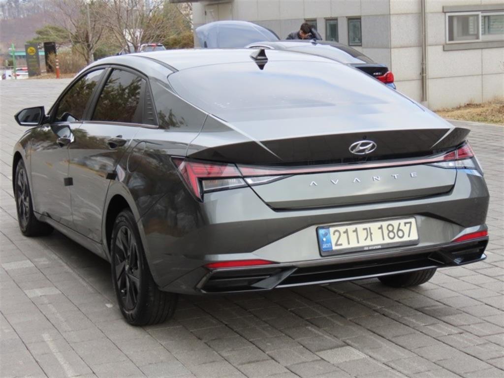 HYUNDAI Avante - Vista 7