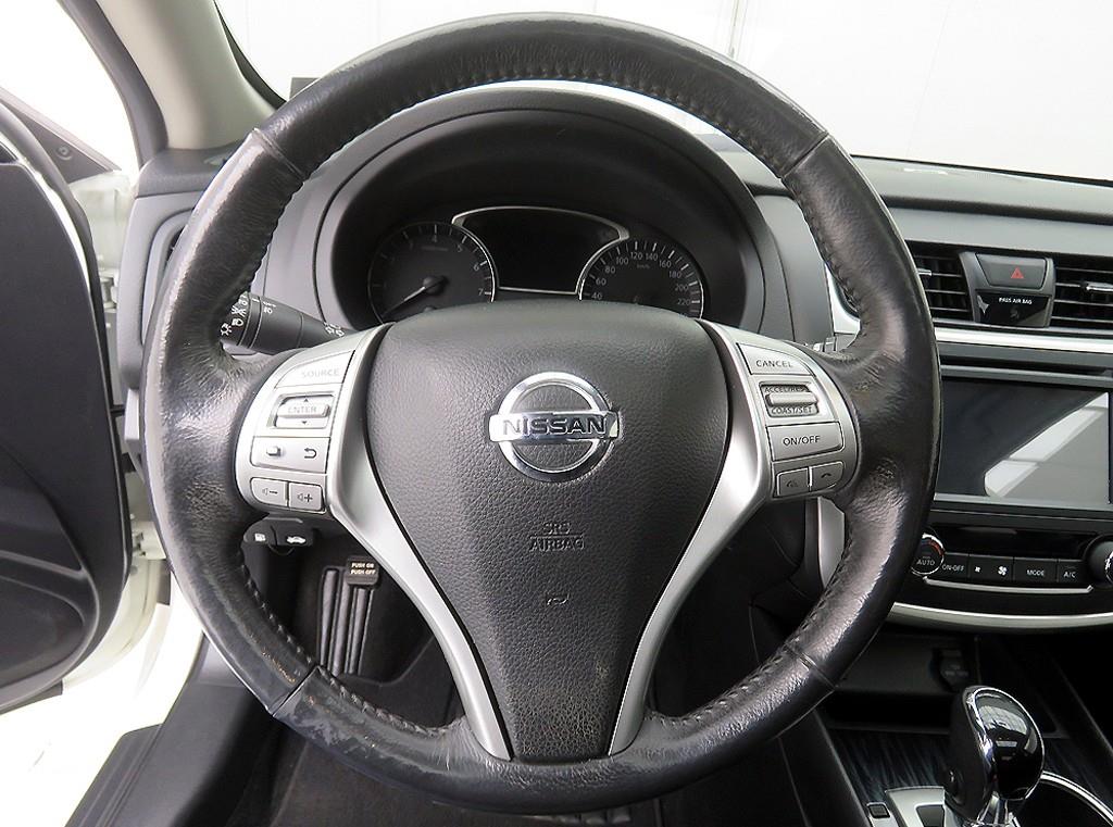 Nissan Altima - Vista 9