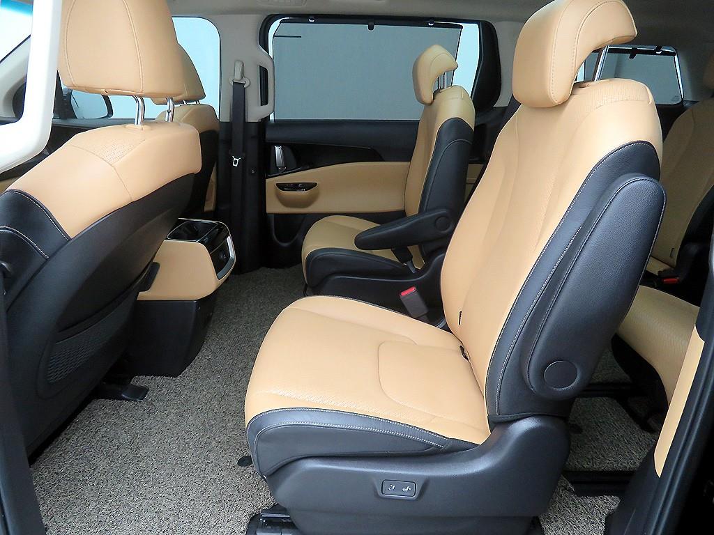 KIA Carnival - Vista 8