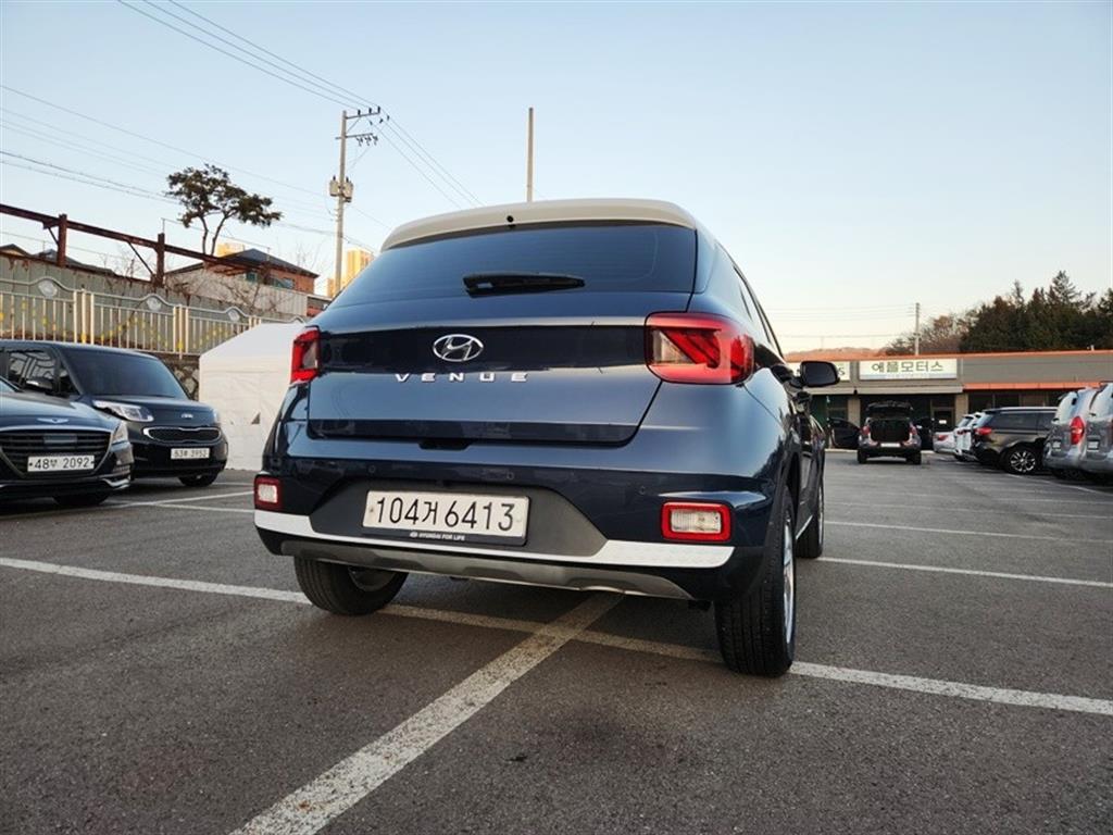 HYUNDAI Venue - Vista 4