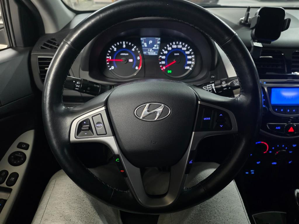 HYUNDAI Accent - Vista 7