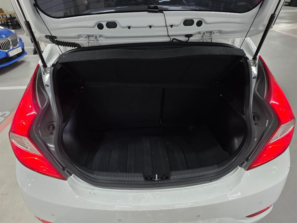 HYUNDAI Accent 2015 Blanco - Importación desde Corea - HF Imports Iquique - Foto 17