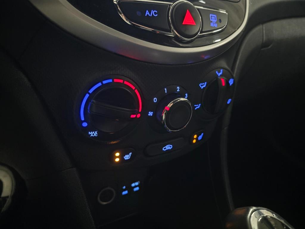 HYUNDAI Accent - Vista 10