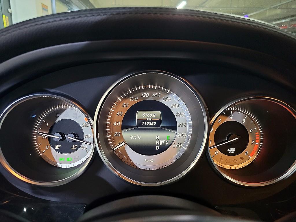 Mercedes Benz CLS Class - Vista 10