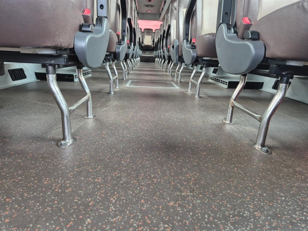 medium and large bus Medium-sized Hyundai Bus - Vista 7